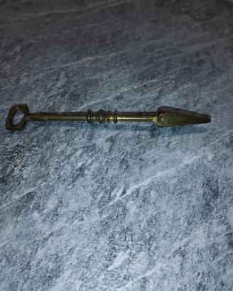 antica trivella in miniatura in ottone 