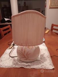 LAMPADA DA TAVOLO O COMODINO