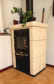 Stufa a Legna in Ceramica