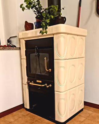 Stufa a Legna in Ceramica