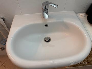 Lavandino bagno sospeso