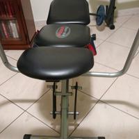 panca per addominali e gambe. 