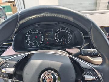 skoda kamiq 1.0 g-tec style tettuccio panoramico