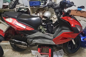Aprilia sr r 70cc + molti ricambi