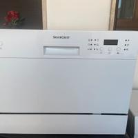 Lavastoviglie compatta da tavolo funzionante