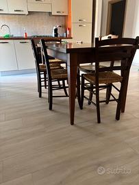 Tavolo con sedie
