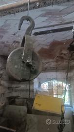 carrucola in ferro battuta a mano 