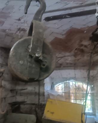 carrucola in ferro battuta a mano 