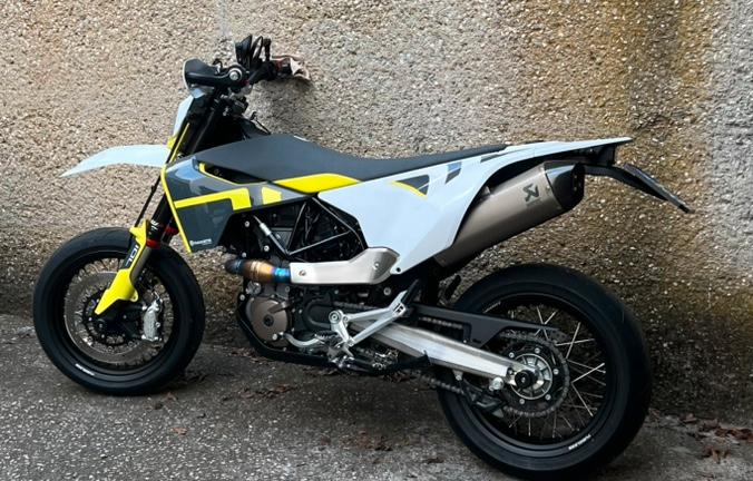 Husqvarna 701 supermoto