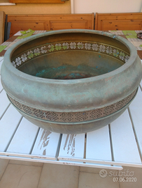 Portavaso in ottone lavorato da 54 cm