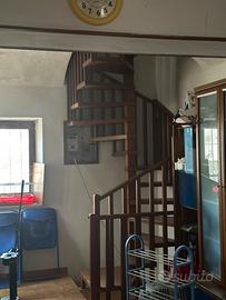 Scala a chiocciola in legno