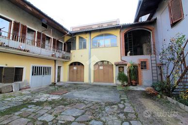 CASA DI CORTE A MONTALTO DORA