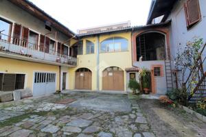 CASA DI CORTE A MONTALTO DORA