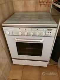 cucina a gas bombola con forno elettrico