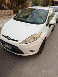 Ford fiesta 2010 benzina gpl