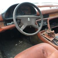 Interni in pelle rossa Maserati 420 del 1989