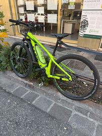 Bicicletta electrica Cube Bush