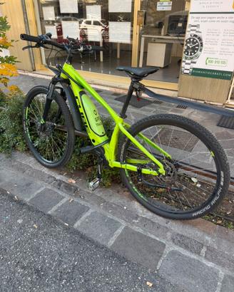 Bicicletta electrica Cube Bush