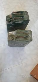 Coppia di taniche in metallo originali da 20 litri