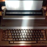 macchina da scrivere a corrente