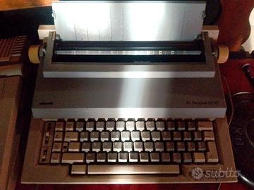 macchina da scrivere a corrente