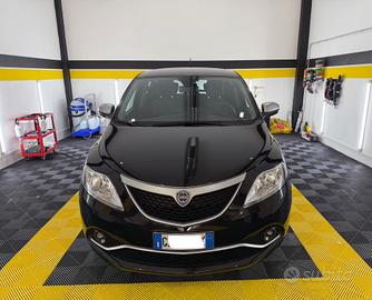 Lancia Ypsilon 1.0 FireFly 5 porte S&S Hybrid Silv
