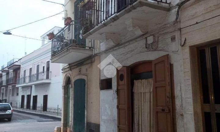 3 LOCALI A MOLA DI BARI