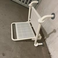 Seggiolino pieghevole da parete