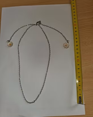 catenina per auricolari con margherite e calamite