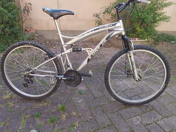 MTB da 26 con ammortizzatore e freno a disco 