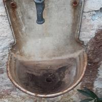 fontana in ghisa  antica