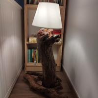 Lampada artigianale in legno di mare fatta a mano