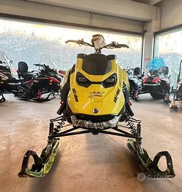 Motoslitta skidoo freeride