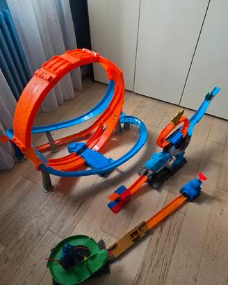 3 Piste + 10 macchine Hot Wheels