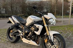 Street triple 675
