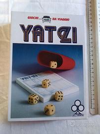 Gioco di società da viaggio YATZI gioco con dadi - Collezionismo In vendita  a Modena