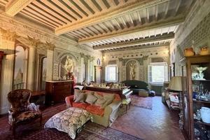 Villa di 390 m² con più di 5 locali a Cascina