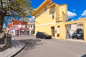 Centro- Appartamento al piano primo con cortile