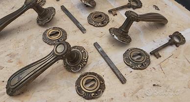Maniglie d'epoca in ottone (6 coppie)