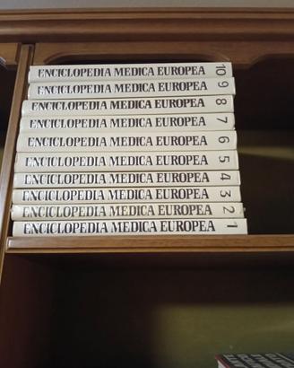 Enciclopedia medica completa  più atlante