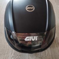 Bauletto Givi con piastra di attacco. 30 litri.