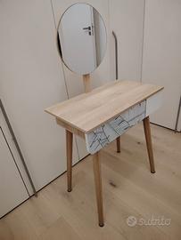 Toilette trucco con specchio