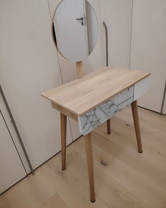 Toilette trucco con specchio