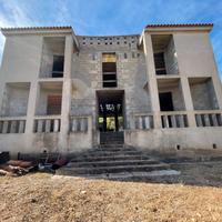 Affascinante villa da terminare