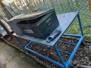 banco di lavoro con case di atrezzi piu morsa 