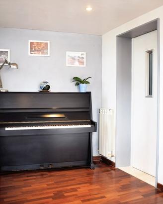 Pianoforte Verticale Russo – Ideale per Studenti