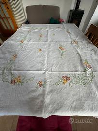 tovaglia ricamata 