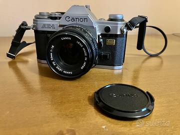 macchina fotografica analogica CANON AE-1
