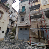 Appartamento su due piani con magazzino