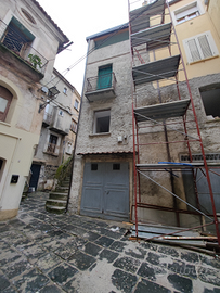 Appartamento su due piani con magazzino